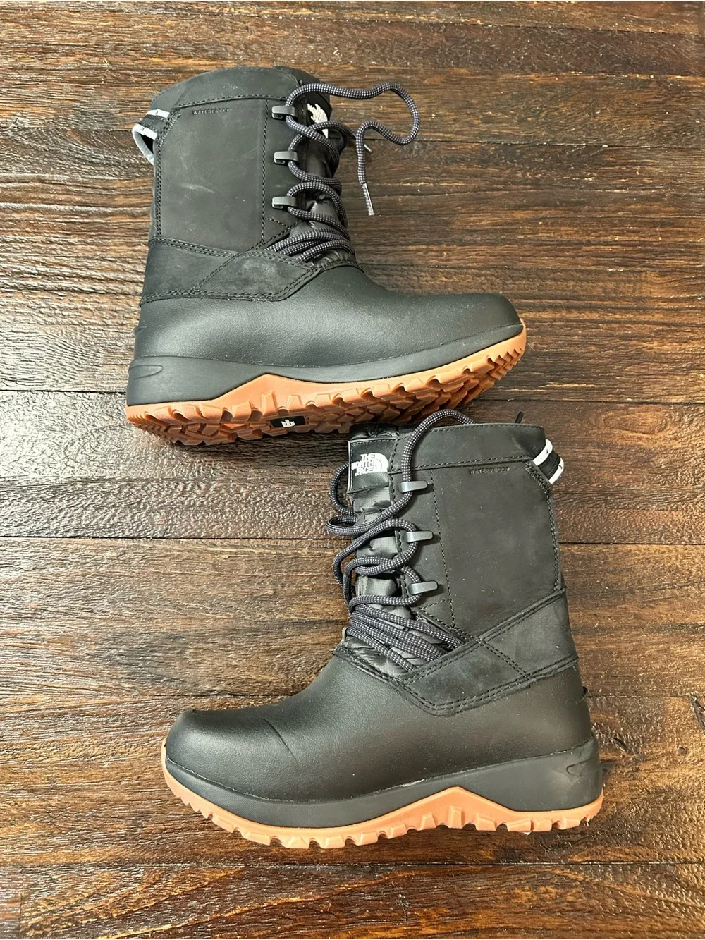The North Face Women's Women’s Yukiona Mid Boots - Black